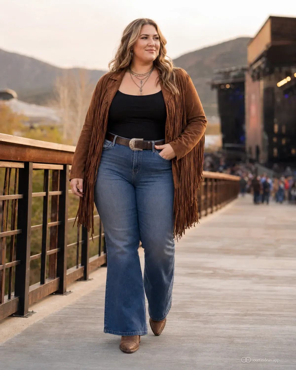 Outfit-Ideen für das Country-Konzert weicher Kontrastlook mit komplettem Outfit, praktischen Schuhen und passenden Accessoires