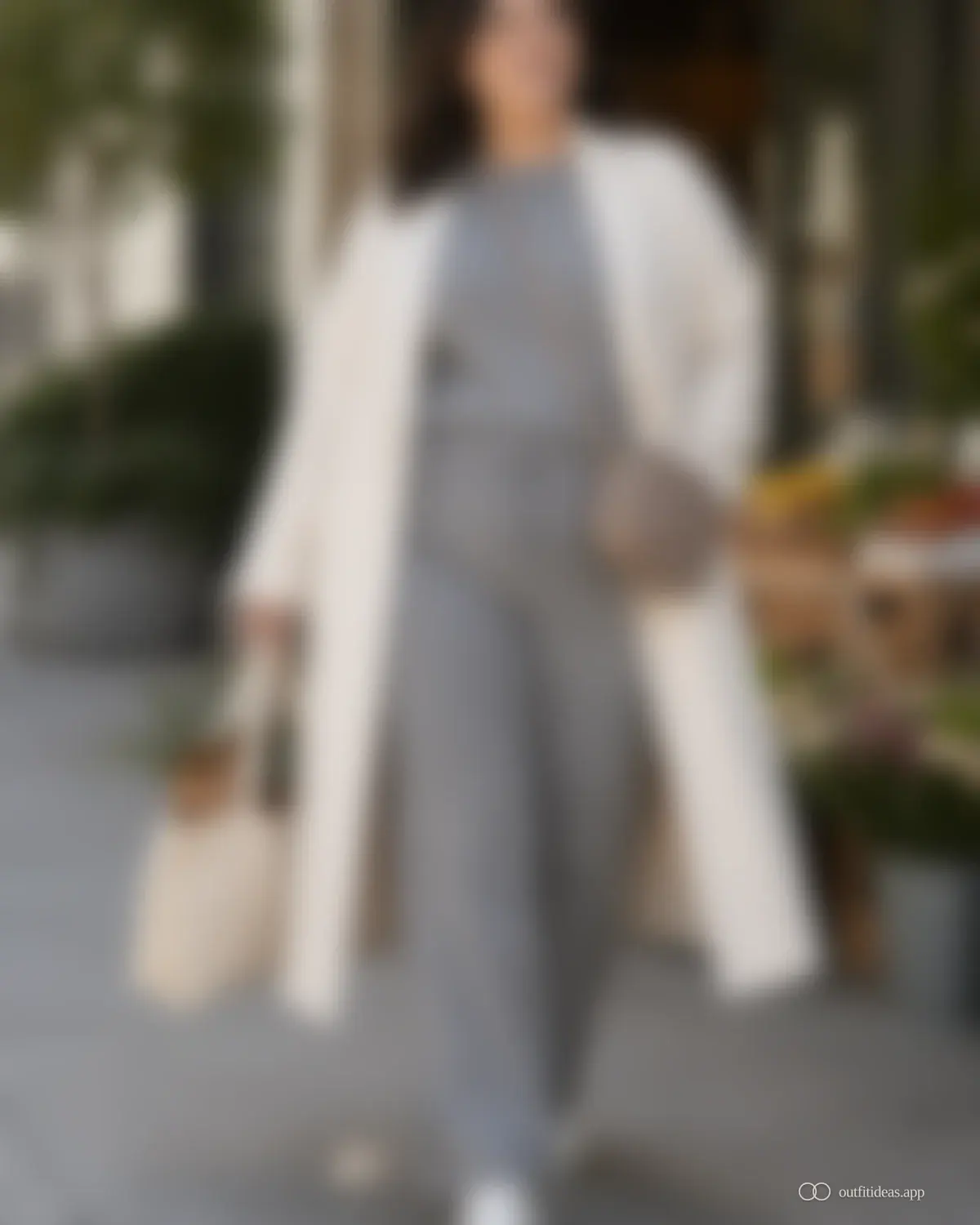 looks talla grande: look apto para el clima con conjunto completo, zapatos prácticos y accesorios pensados para la escena
